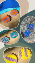 Load image into Gallery viewer, Patterned Seashell Hoops