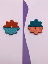 Load image into Gallery viewer, Scalloped Sweety Earrings
