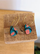 Load image into Gallery viewer, 80s Creamy Coral Earrings